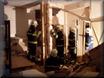 Požár briket ve sklepě v provozovně potravin